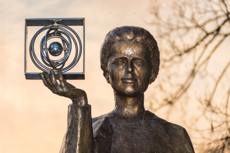 18/12/17,Warsaw,Poland:,Close-up,Of,The,Statue,Of,Maria,Sklodowska-curie